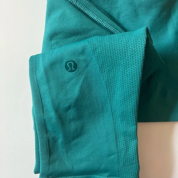 Lululemon Zone In Crop - Picture 5 of 5